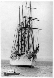 EL Juan Sebastián de Elcano en Puerto del Rosario, 1971
